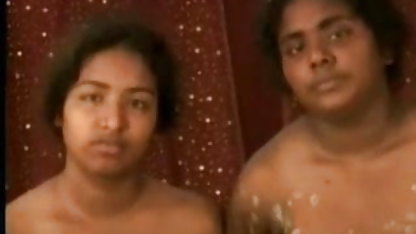 பொன்னிற இல்லத்தரசி ஆலோஹா குழாய் கேட்டி டிக் வரை நீட்டினார்