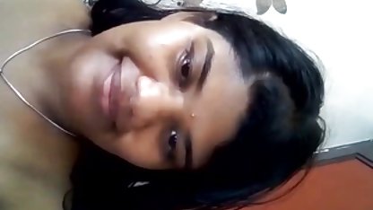 கவர்ச்சியான ஆப்பிரிக்க ஸ்லட் இருஜோ அற்புதமான நீருக்கடியில் சேவல் உறிஞ்சும் வூம்புதல் குழாய்