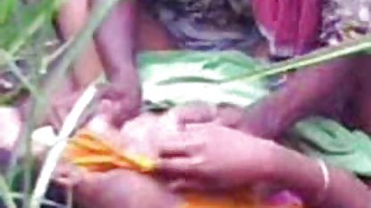 பகிரப்பட்ட கருங்காலி ஆபாச மனைவி ஒரு நண்பரால் பிடிக்கப்படுகிறார்