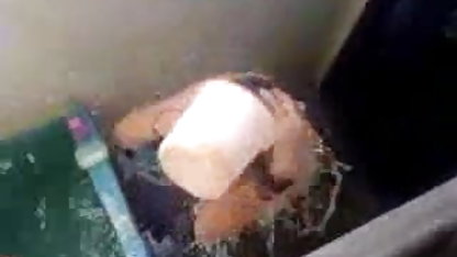 கேம்களில் இறுக்கமான கழுதை தேசி ஆண்ட்டி செக்ஸ் வீடியோ விளையாடும் ஒல்லியான இளம் குழந்தை