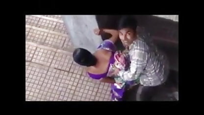 ஜூலியா ஒரு பழைய காரின் பக்கவாட்டில் அதிரடி திரைப்படங்கள், குத செக்ஸ் ஹாட் செக்ஸ் வீடியோ