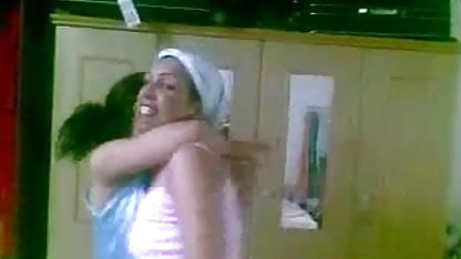 போர்ட்டில் சந்திக்கும் இரண்டு பெண்கள் இன்னும் புணரவில்லை தனியா மெக்சிகன்