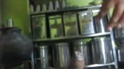 சூடான டிஸ்ட்ரோபிக் பெண் சிவப்பு ஆபாச