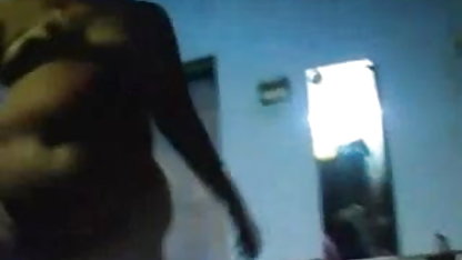 அவளுடைய சிறிய கழுதை டிக் எடுக்க பழைய மனிதன் ஆபாச முடியும்