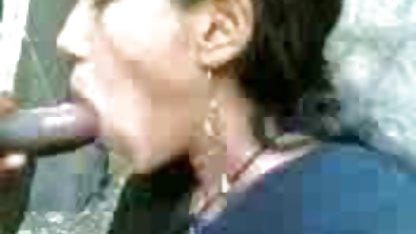 சூடான அழகான ஆபாச பொன்னிற டீன் கழுதையில் சிக்கியது