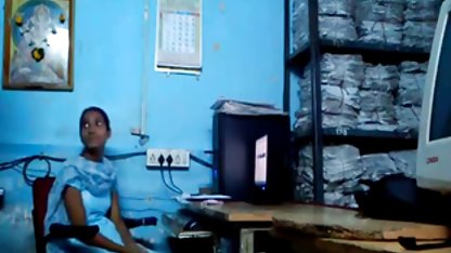 மூன்று அமெச்சூர் லெஸ்பியன் நாக்குகள் மற்றும் நரி ஆபாச பொம்மைகளுடன் குறும்பு