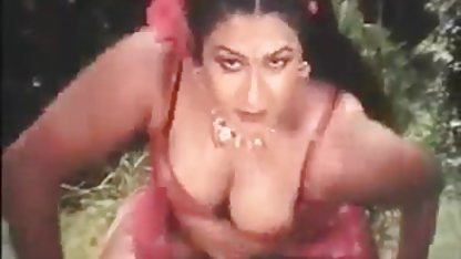 ரஷ்ய பொன்னிறம் க்ரீம்பியை எடுக்கிறது முதிர்ந்த நிர்வாணமாக