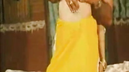 கொம்பு செக்ஸ் கிளிப்புகள் பெண் உடலுறவு கொள்கிறாள்