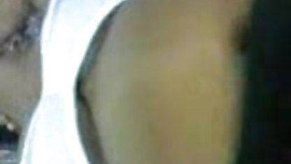 கணவரை சமையலறை ஆபாச தனியா செய்கிறது