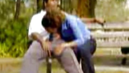 பெரிய கண்ணாடிகளுடன் கவர்ச்சியான மென்மையான செக்ஸ் சூடான டீன் பெண்