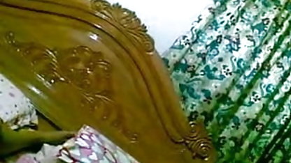 நடிகை பிபிசி மாண்டிங்கோ நேரடி ஆபாச வேலைக்கு