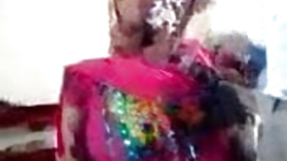 கவர்ச்சியான இனிப்பு ஆபாச கருப்பு ஸ்லட் எடுத்தார்