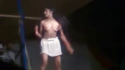 யங் பிளாக் ஜென்னா ஃபாக்ஸ் பள்ளி உதவிக்கு இனங்களுக்கிடையேயான உதவியைச் செய்கிறார் குண்டர் ஆபாச