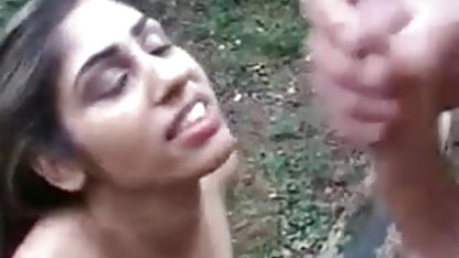 மாண்டி பெரிய மார்பகங்கள் அம்மா மியூஸுடன் வயதானவர்