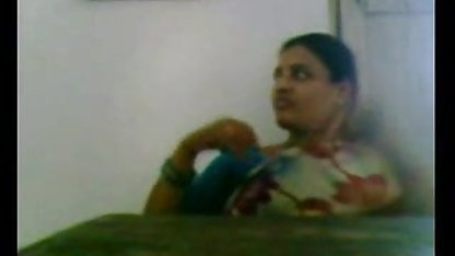 பெரிய இரட்டை தனியா மியா கலிபா வீடியோ இன்பம்