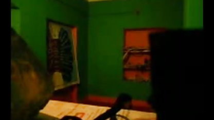 சூடான ஆபாசத்தின் பொன்னிற டீன் தன்னுடன் விளையாடுகிறார்