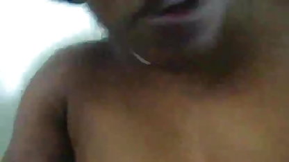 லிட்டில் சப்ரினா பேங்க்ஸ் ஒரு தடிமனான கடின சேவலை சவாரி படி சகோதரி ஆபாச செய்கிறார்