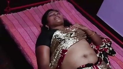 அழகான கிளாசிக் ஆபாச கியா நொயர் ஒரு பெரிய டிக் மூலம் ஆவேசமாக துடித்தார்