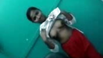 கர்ட்னி அவா தேவின் டெய்லர் முதல் முறையாக பிபிசியுடன் உடலுறவு கொண்டார்