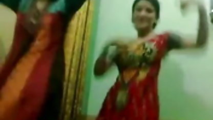 கர்மா ஜி.சி தனது பெரிய ர செக்ஸ் மார்பகங்கள் மற்றும் ஜூசி புண்டை சுயஇன்பம் கிண்டலுடன் விளையாடுகிறார்