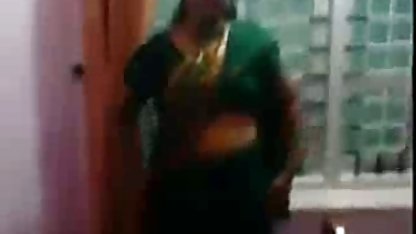 தனது மகன்கள் சனியில் இருந்து திரும்பியபோது இந்த படி அம்மா தொடர்ந்து உண்மையை அல்லது சவாலை விளையாடுகிறார் புதிய சூடான செக்ஸ்