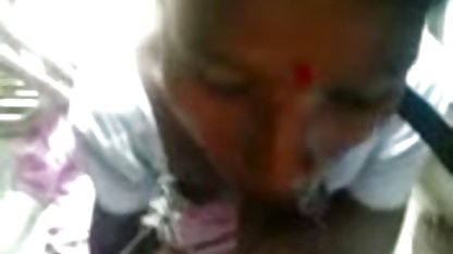 எனது டில்டோவுடன் வ அசையும் நிர்வாணமாக விளையாடுவதை நான் விரும்புகிறேன்