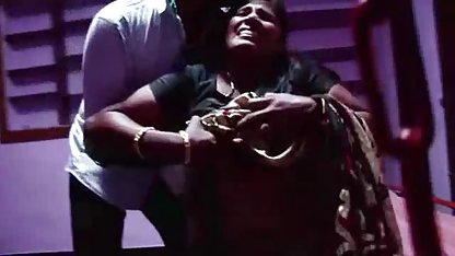 லிசா ஒரு துணை ஆலோசகருக்கான பாதுகாவலனாக நடிப்பதை விரும்புகிறார் சகோதரி ஆபாச - மூன்றுபேர்