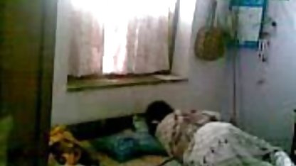 லெஸ்பியன் நாய் பாணி ஆபாச கெல்லி டெவின் நூற்பு பாட்டில்களில் இழக்கிறார்