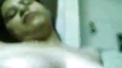 ரேவன் ஹேர்டு அமெச்சூர் இரண்டு காக்ஸ் மற்றும் பொம்மைகளை எச்டி ஆபாச எடுத்துக்கொள்கிறார்