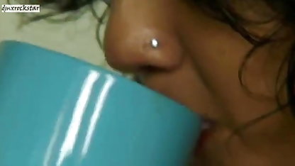 கேபினில் சாரா ஜே பி.ஓ.வி.