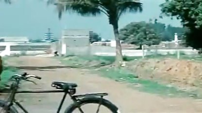 லெஸ்பியன் பதின்ம வயதினரான ஒலிவியா மற்றும் ரெனீ குத பொம்மைகளையும் ஸ்ட்ராபன் ஃபக்கையும் பெல்லா த்ரோன் ஆபாச விரும்புகிறார்கள்