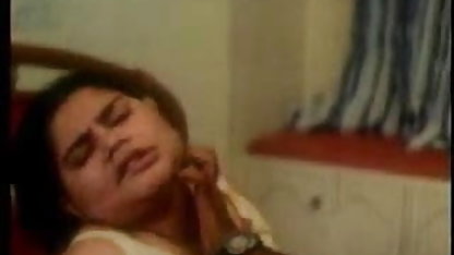ரிலே ரீட் பையன் டேட்டிங் பயன்பாட்டைப் பிடிக்கிறார் அவதார் அடிப்பது