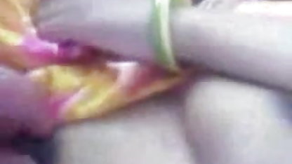 தாய் குழந்தை தலை கொடுத்து பிரேசிலிய ஆபாச கழுதைக்கு தயாராகிறது
