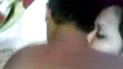 சூடான லெஸ்போ ஸ்ட்ராபன் மங்கிய ஆபாச டில்டோவுடன் ஒருவருக்கொருவர் ஃபக்