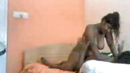 கருங்காலி குழந்தை மைக்கேல் பொது லீனா பிளக் ஆபாச ஒளிரும்